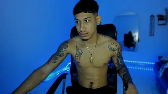 Snapshot of slim_master12 chatting on November 3, 12:49 am slim master12 online show from November 3, 12:49 am