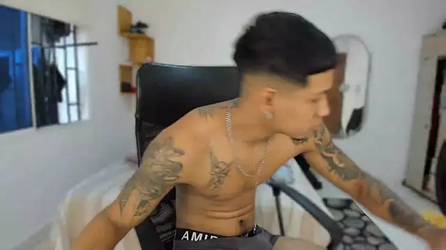 Snapshot of slim_master12 chatting on September 9, 11:52 am slim master12 online show from September 9, 11:52 am