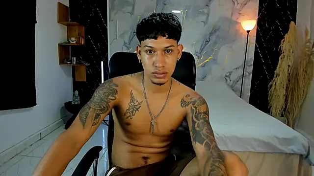 Snapshot of slim_master12 chatting on May 18, 3:28 am slim master12 online show from May 18, 3:28 am