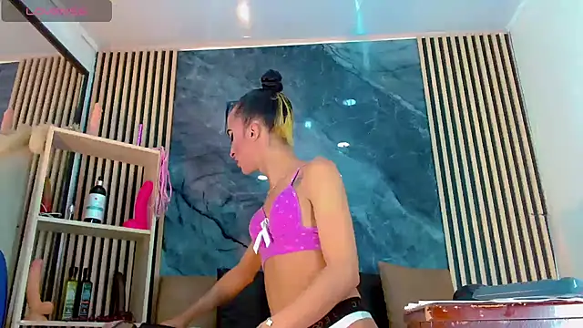 Snapshot of PriscilaRainbow chatting on November 22, 8:40 pm PriscilaRainbow online show from November 22, 8:40 pm