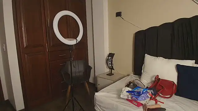 Snapshot of Raquel_jones chatting on October 12, 11:44 am Raquel jones online show from October 12, 11:44 am