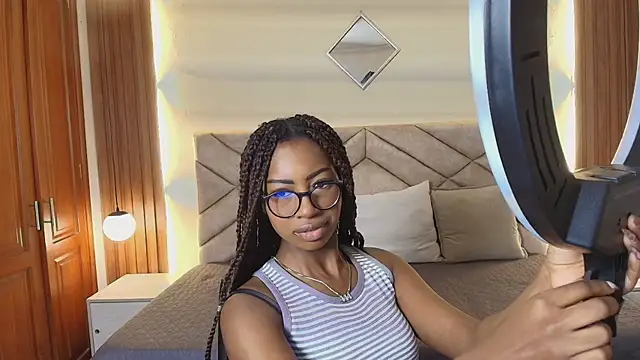 Snapshot of Raquel_jones chatting on May 19, 12:34 pm Raquel jones online show from May 19, 12:34 pm
