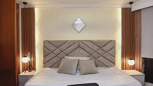 Raquel jones online show from April 1, 12:06 pm