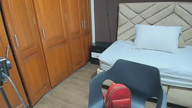 Snapshot of Raquel_jones chatting on October 30, 12:47 pm Raquel jones online show from October 30, 12:47 pm