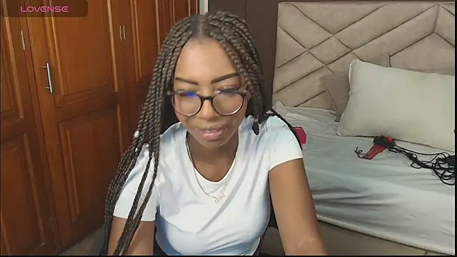 Snapshot of Raquel_jones chatting on October 8, 11:45 am Raquel jones online show from October 8, 11:45 am