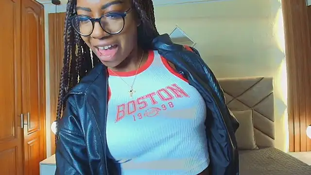 Snapshot of Raquel_jones chatting on May 15, 12:14 pm Raquel jones online show from May 15, 12:14 pm