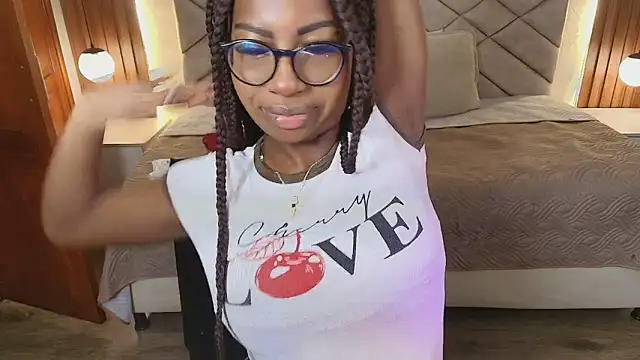 Snapshot of Raquel_jones chatting on June 16, 12:16 pm Raquel jones online show from June 16, 12:16 pm