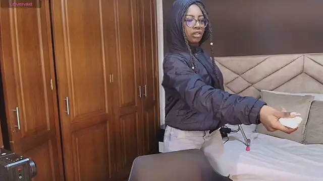 Snapshot of Raquel_jones chatting on November 28, 12:05 pm Raquel jones online show from November 28, 12:05 pm