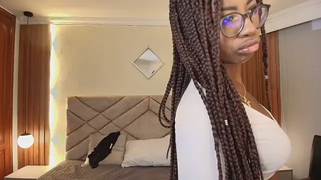 Snapshot of Raquel_jones chatting on May 11, 12:17 pm Raquel jones online show from May 11, 12:17 pm