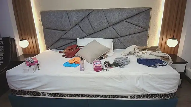 Raquel jones online show from April 8, 7:15 pm