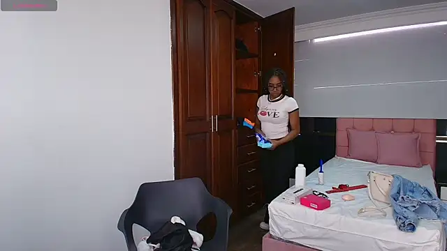 Snapshot of Raquel_jones chatting on September 10, 6:51 pm Raquel jones online show from September 10, 6:51 pm