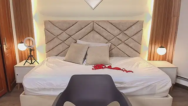 Raquel jones online show from March 23, 12:05 pm