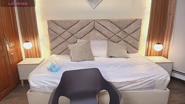 Raquel jones online show from March 4, 12:13 pm