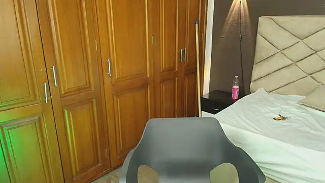 Snapshot of Raquel_jones chatting on September 29, 7:41 pm Raquel jones online show from September 29, 7:41 pm