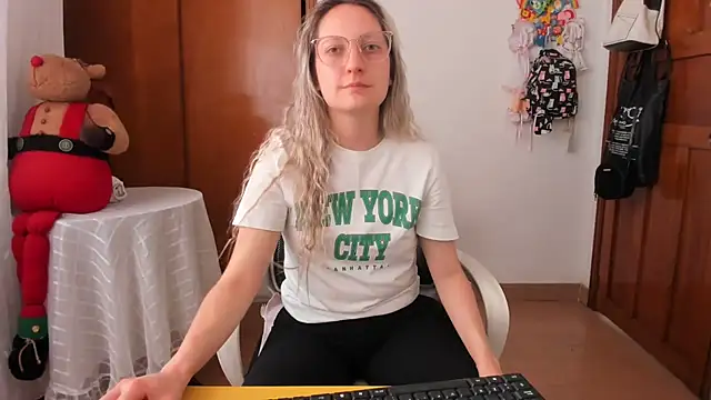 Adele johnsonn1 online show from March 25, 4:06 pm