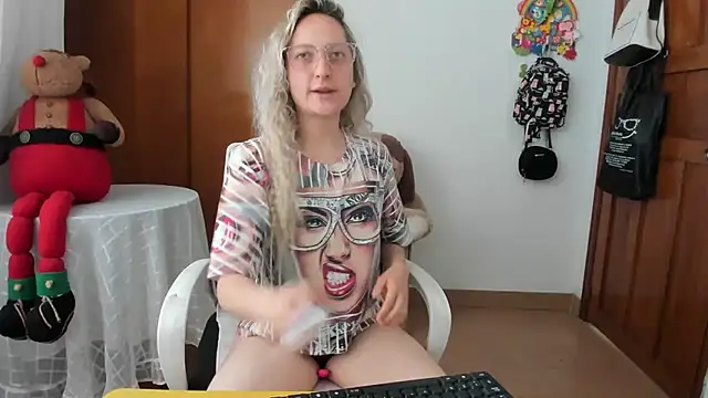 Adele johnsonn1 online show from May 29, 3:51 pm