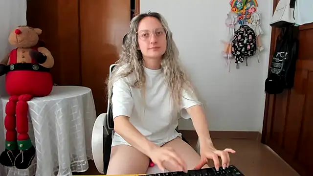 Adele johnsonn1 online show from March 10, 4:11 pm