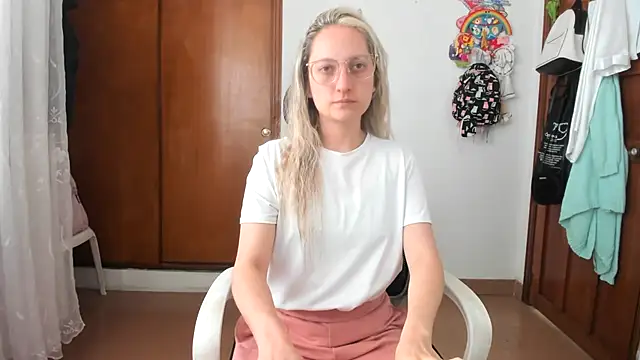 Snapshot of Adele_johnsonn1 chatting on November 10, 3:17 pm Adele johnsonn1 online show from November 10, 3:17 pm