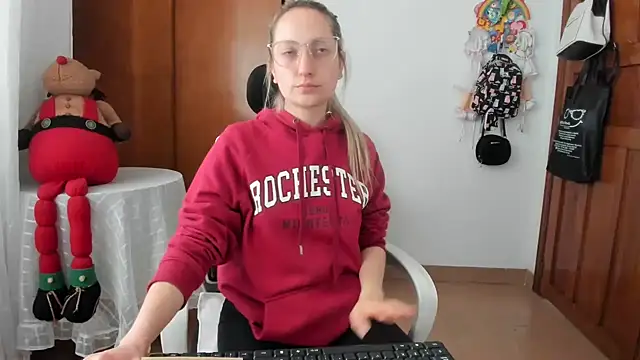 Adele johnsonn1 online show from May 25, 4:38 pm
