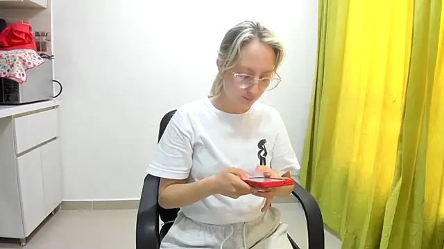 Adele johnsonn1 online show from March 18, 2:50 pm