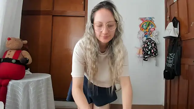 Adele johnsonn1 online show from March 27, 4:19 pm