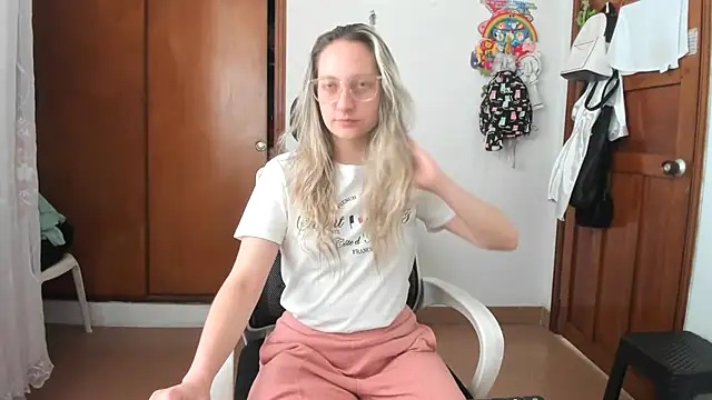 Adele johnsonn1 online show from October 9, 3:01 pm