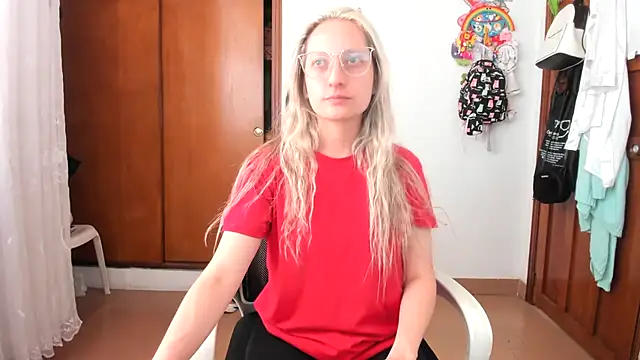 Snapshot of Adele_johnsonn1 chatting on November 4, 4:44 pm Adele johnsonn1 online show from November 4, 4:44 pm