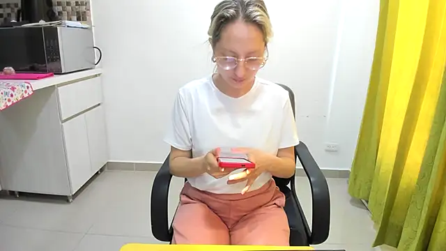 Adele johnsonn1 online show from February 20, 2:57 pm