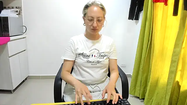 Adele johnsonn1 online show from March 4, 2:21 pm