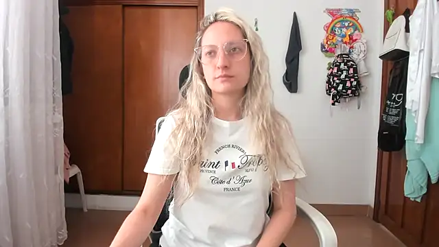 Snapshot of Adele_johnsonn1 chatting on November 20, 4:07 pm Adele johnsonn1 online show from November 20, 4:07 pm