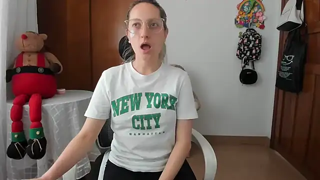Adele johnsonn1 online show from May 28, 7:53 pm