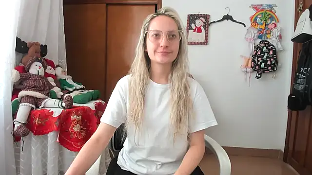 Snapshot of Adele_johnsonn1 chatting on December 2, 3:58 pm Adele johnsonn1 online show from December 2, 3:58 pm