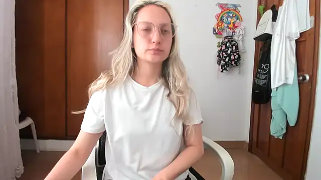 Snapshot of Adele_johnsonn1 chatting on November 19, 3:45 pm Adele johnsonn1 online show from November 19, 3:45 pm