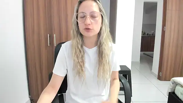 Adele johnsonn1 online show from September 17, 4:09 pm