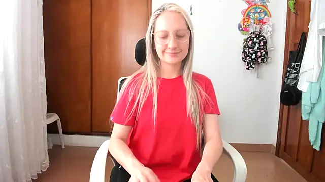 Snapshot of Adele_johnsonn1 chatting on November 3, 3:37 pm Adele johnsonn1 online show from November 3, 3:37 pm