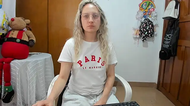 Adele johnsonn1 online show from April 29, 12:20 pm