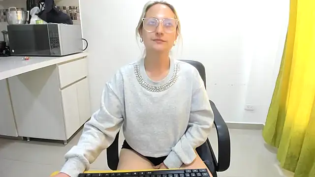 Adele johnsonn1 online show from March 13, 6:01 pm
