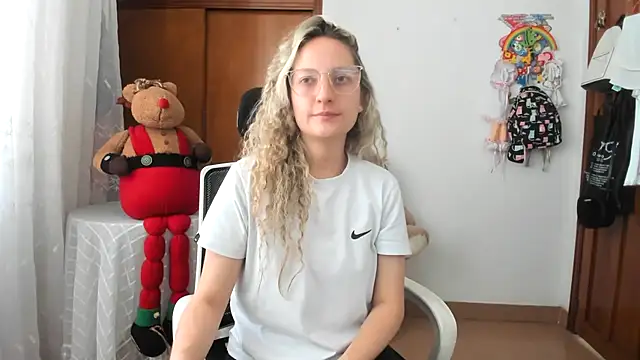 Adele johnsonn1 online show from January 7, 4:01 pm