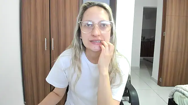 Adele johnsonn1 online show from September 10, 4:28 pm