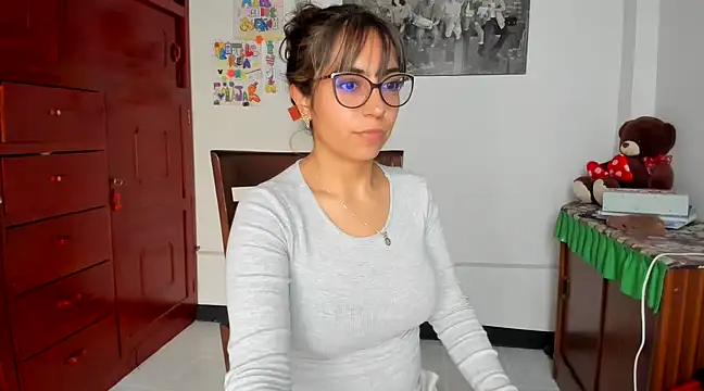 Snapshot of Isabellaa22_1 chatting on February 6, 8:34 pm Isabellaa22 1 online show from February 6, 8:34 pm