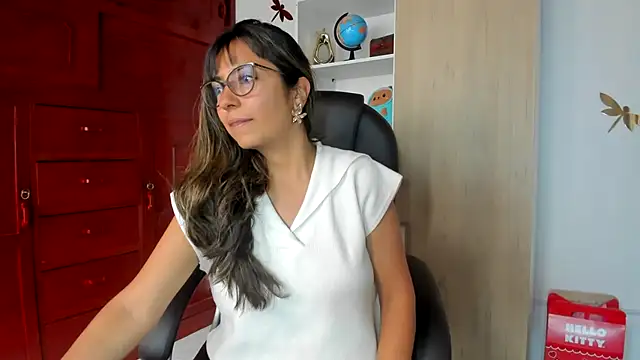 Isabellaa22 1 online show from June 2, 8:09 pm