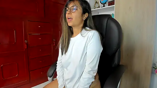 Isabellaa22 1 online show from June 7, 3:28 pm