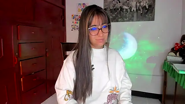Snapshot of Isabellaa22_1 chatting on February 11, 11:53 am Isabellaa22 1 online show from February 11, 11:53 am