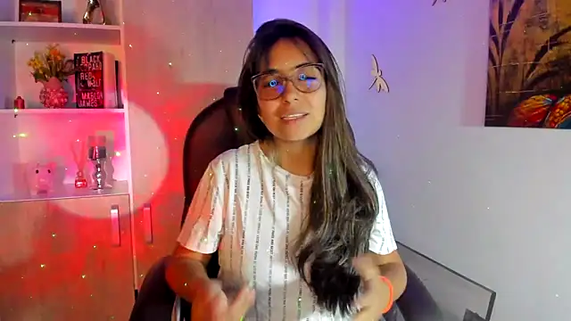 Snapshot of Isabellaa22_1 chatting on February 28, 3:48 am Isabellaa22 1 online show from February 28, 3:48 am