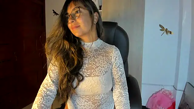 Isabellaa22 1 online show from April 15, 5:02 am