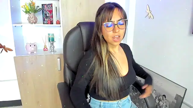 Snapshot of Isabellaa22_1 chatting on February 17, 2:38 pm Isabellaa22 1 online show from February 17, 2:38 pm