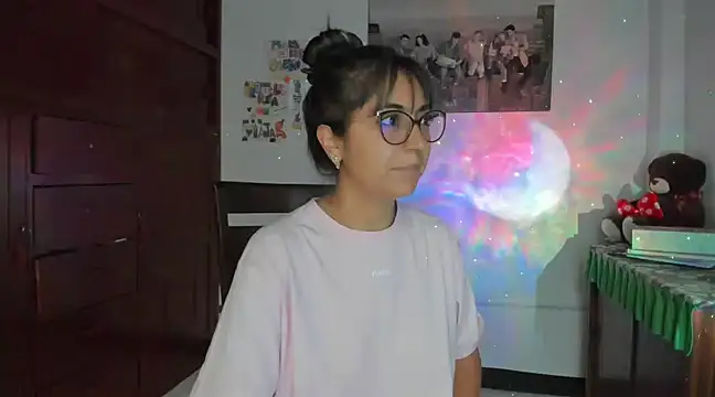 Snapshot of Isabellaa22_1 chatting on February 6, 11:53 am Isabellaa22 1 online show from February 6, 11:53 am