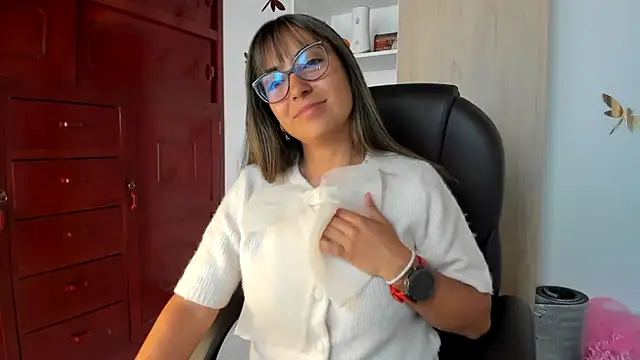 Isabellaa22 1 online show from January 7, 6:02 pm