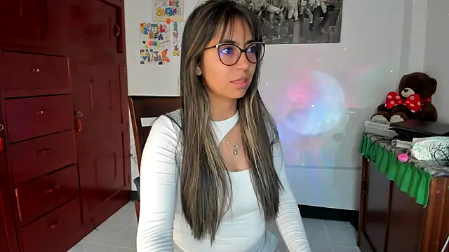 Snapshot of Isabellaa22_1 chatting on February 12, 1:06 pm Isabellaa22 1 online show from February 12, 1:06 pm