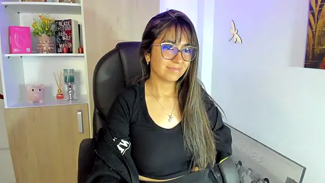 Snapshot of Isabellaa22_1 chatting on February 21, 1:44 am Isabellaa22 1 online show from February 21, 1:44 am